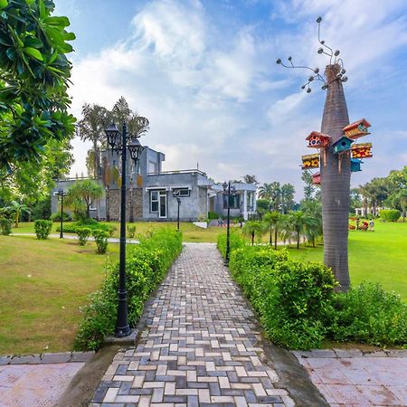 Stayvista At Wandering Vines Indoor Pool 4Bhk Luxury Villa In Delhi Sohna Екстериор снимка