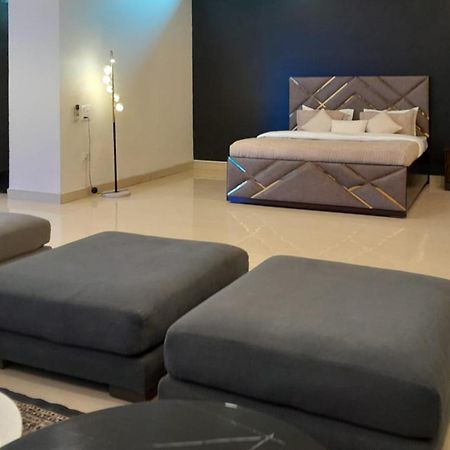 Stayvista At Wandering Vines Indoor Pool 4Bhk Luxury Villa In Delhi Sohna Екстериор снимка