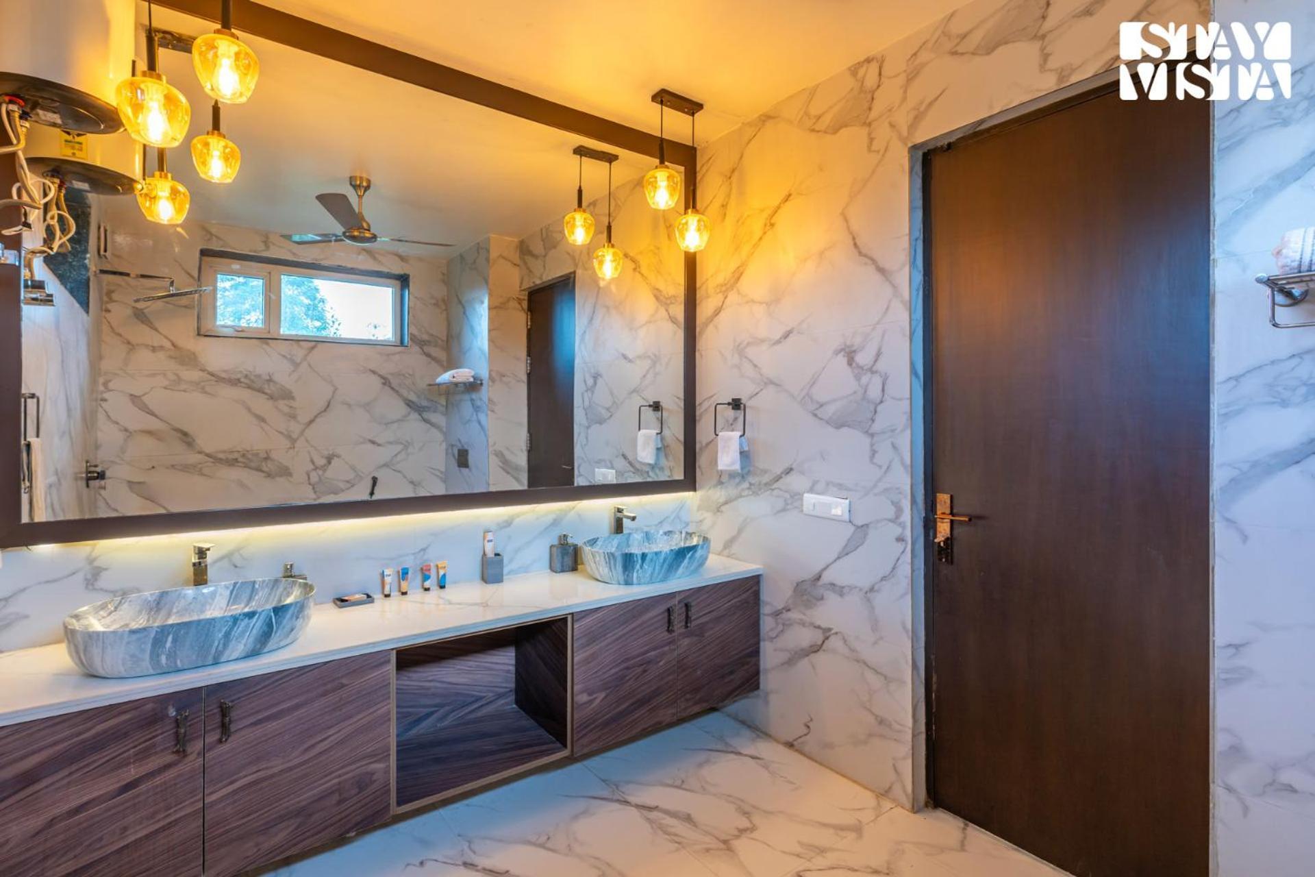 Stayvista At Wandering Vines Indoor Pool 4Bhk Luxury Villa In Delhi Sohna Екстериор снимка