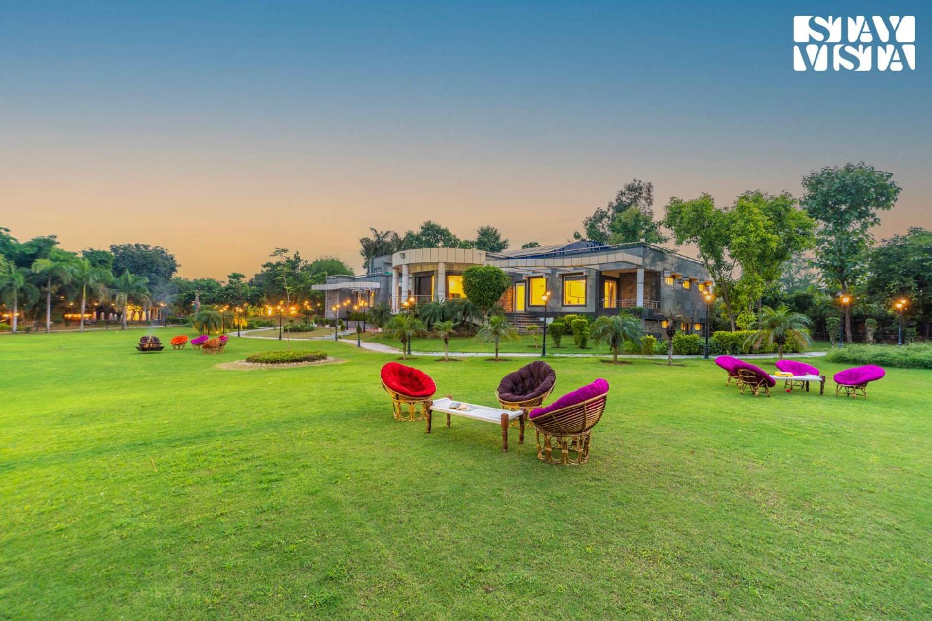Stayvista At Wandering Vines Indoor Pool 4Bhk Luxury Villa In Delhi Sohna Екстериор снимка