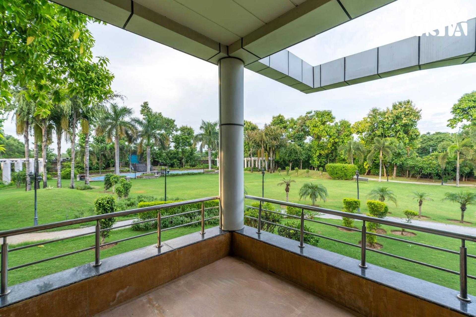 Stayvista At Wandering Vines Indoor Pool 4Bhk Luxury Villa In Delhi Sohna Екстериор снимка